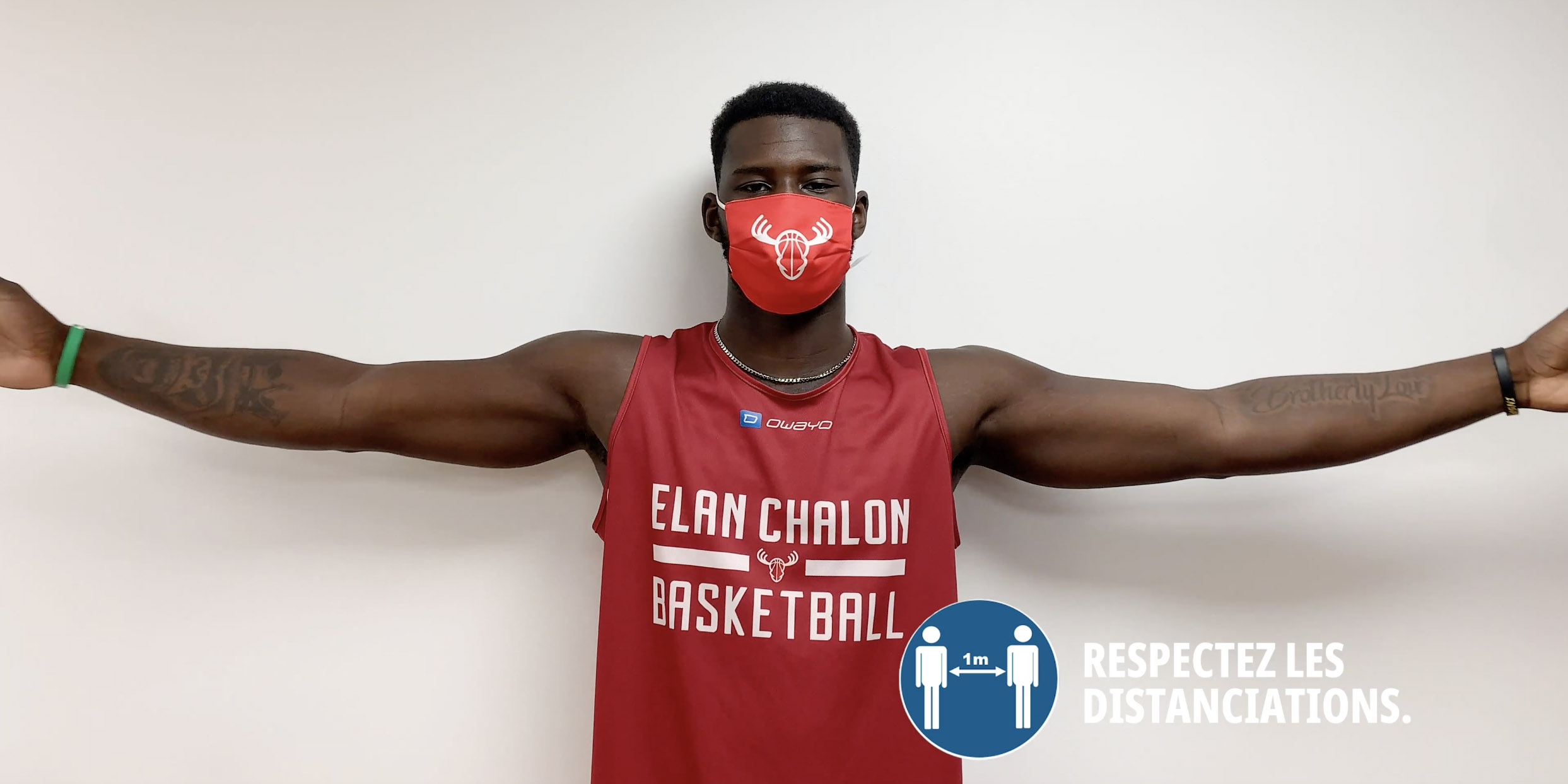 Les gestes barrières avec Babacar Niasse Elan Chalon